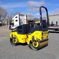 Rouleau compresseur routier Bomag BW138AD-5 d'occasion 2024 à vendre, compacteur d'asphalte vibrant à double tambour, 4-5 tonnes.
