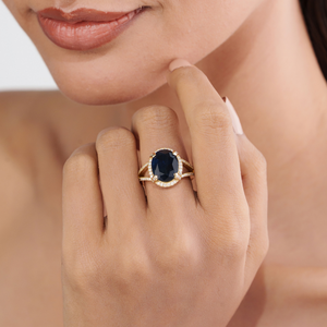 Nouvelle collection de bagues de mariage audacieuses en or jaune massif 14 carats avec halo de saphirs bleus et diamants, à tige fendue, design tendance - Product Image 2
