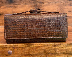 กระเป๋าใส่บัตรเครดิตยาวสีน้ำตาลสำหรับผู้หญิงหนังแท้ลายหนังจระเข้แฟชั่นออกแบบได้ตามต้องการพร้อมที่จับกระเป๋าคลัทช์โทรศัพท์สุดหรู - Product Image 3