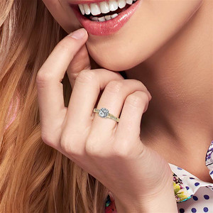 แหวนหมั้นเพชรทรงกลมเพาะเลี้ยงในห้องปฏิบัติการ ทองคำแท้ 18K/22K หรูหรา ประดับลายดอกไม้น่ารัก ได้รับการรับรองจาก IGI เหมาะสำหรับงานแต่งงานและวันครบรอบแต่งงาน - Product Image 6