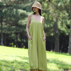 Robe longue bohème unie à col en U pour femme, sans manches, coupe ample, tenue décontractée d'été - Product Image 1