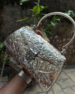 Pochette à main en fer Sacs à main d'accessoires de mode pour femmes de qualité avec pochette de style fantaisie du fabricant indien - Product Image 5