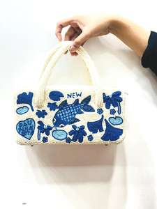 Sac à main perlé Puvexa artisanal MS, motif matcha en verre rose, forme personnalisée, sac baguette, Uttar Pradesh Ms-wc-001 - Product Image 3