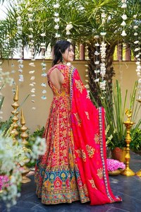 NUEVO ESTILO MODERNO, SALWAR KAMEEZ REVERSIBLE CON ESTAMPADO DIGITAL Y BORDADO, DUPATTA DE SEDA CHINON ACOMPANJADA DE FORRO, ESTILO FIESTA/BODA, PARA TODAS LAS TEMPORADAS - Product Image 3
