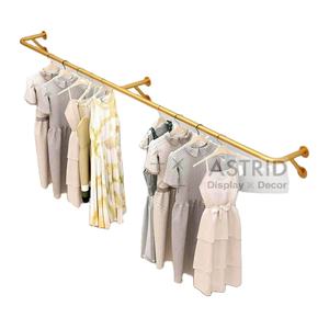 Estante dorado en forma de U para colgar prendas, estante de exhibición de Metal montado en la pared para vestido de novia - Product Image 1