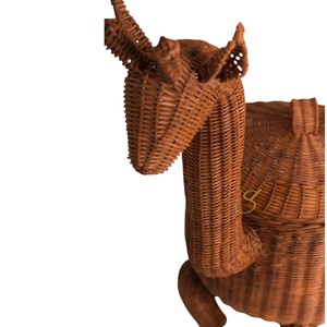 Cute Giraffe Rattan <b>Basket</b> <b>with</b> <b>Lid</b> Woven Decorative Toy Storage Bin Kids Blanket Clothes Laundry Hamper Brown - Product Image 3