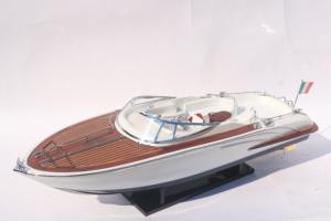 RIVA RAMA 44 PLATINUM Lancha rápida italiana de madera pintada, edición de lujo - Product Image 2