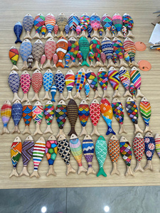 Escultura de pez de madera hecha a mano diseñada para decoración, exhibición en tiendas y comercio global - Product Image 3