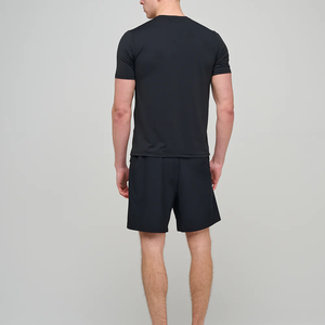 ชุดเสื้อยืดและกางเกงขาสั้นผู้ชาย น้ำหนักเบา ระบายอากาศได้ดี รับผลิตตามแบบ OEM ชุดออกกำลังกายฤดูร้อน ผ้าสี่ทิศทางยืดหยุ่น ชุดวิ่ง ชุดฟิตเนส - Product Image 3