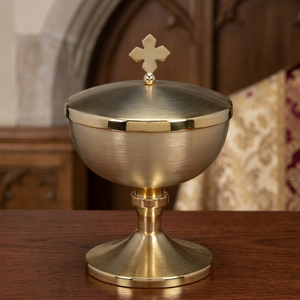 Cáliz y Ciborio de Iglesia Chapados en Oro Pulido con Cruz de Sacerdote, Artículos Religiosos Cristianos Católicos - Product Image 1