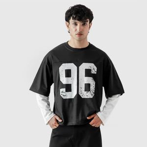 เสื้อยืดโอเวอร์ไซส์สีดำลายกราฟิกสำหรับผู้ชาย พิมพ์ลายตัวเลขสไตล์วินเทจ Y2K สตรีทแวร์ลำลอง แขนสั้น ทรงหลวมไหล่ตก - Product Image 1