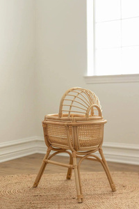 Un Mundo de Encanto, un Toque Natural y Juguetón, una Opción Maravillosa para Familias Ecológicas, Cuna de Ratán para Muñecas - Product Image 6