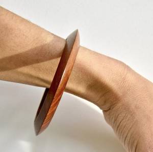 Colección de Pulseras de Madera Artificial con Brazaletes de Madera Natural y Decoración de Latón, Joyería Artesanal de Moda Premium - Product Image 4