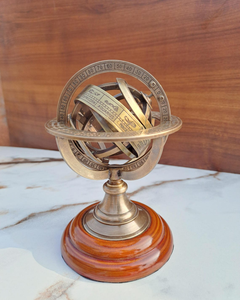 Globe armillaire en laiton : Décoration nautique vintage - Product Image 1