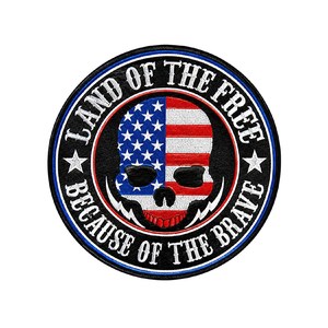 แผ่นปักลายธงหัวกะโหลก "Land Of The Free Because Of The Brave" แบบรีดติด ลายวงกลม ผ้าทอ - Product Image 1