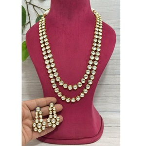 Conjunto de Collar y Pendientes de Lujo con Baño de Oro en Latón de Primera Calidad, con Incrustaciones Finas de Kundan, Moissanita y Meena, para Mujer, Ideal para Bodas, Moderno y Tradicional - Product Image 2
