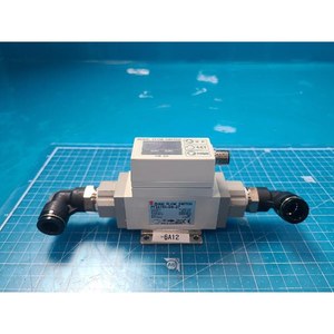 Interruptor de Flujo de Aire Digital SMC PF2A751-04-27, Usado, Piezas de Equipos Semiconductores Legacy - Product Image 1