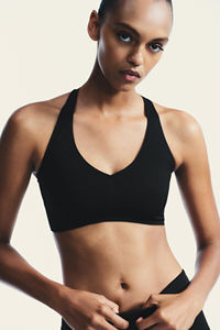 Conjunto de Yoga sin Costuras, Tejido Transpirable con Control de Humedad, Proporciona Flexibilidad y Comodidad, Perfecto para Entrenamiento, Running y Yoga - Product Image 3