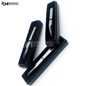Pinzas para pestañas RMI Professional de acero inoxidable de alta calidad con punta de fibra a 75 grados y diseño Big Kitty. - Product Image 2