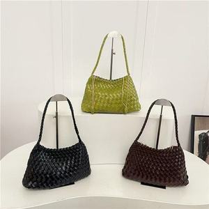 Nuevo Bolso de Hombro Versátil de Moda para Mujer con Estampado Animal y Rejilla de Diamantes, con Cierre de Cremallera y Broche, China - Product Image 1