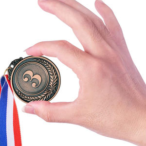 Medallas de nuevo diseño con logotipo personalizado, hechas a medida con diseños y tamaños personalizados, logotipos personalizados en medallas chapadas. - Product Image 1