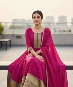 Robes Anarkali de style boutique pour femmes, de qualité supérieure, de designers indiens et pakistanais, pour les occasions spéciales, avec broderies à la machine, ensembles Salwar Kameez - Product Image 2