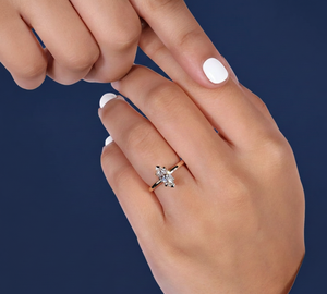 Bague de fiançailles solitaire ShivPath 1Ct en diamant de laboratoire de taille marquise, plaqué rhodium, or jaune 14 carats, VVS2, certifiée IGI - Product Image 4