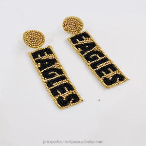 Boucles d'oreilles bohèmes faites à la main avec perles florales, bijoux unisexes multicolores pour les jours de match sportif ou les cadeaux - Product Image 1