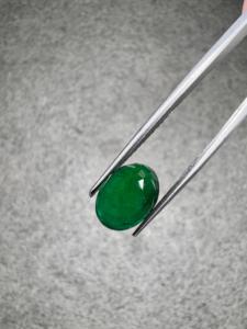 พลอยมรกตธรรมชาติจากแซมเบีย รูปไข่ น้ำหนัก 3.24 กะรัต |   หินมีค่าสีเขียวเข้ม |   ได้รับการรับรองจาก GIA |   เครื่องประดับเกรดพรีเมียม - Product Image 4