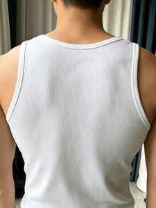 เหมาะสำหรับวันที่อากาศอบอุ่น สวมใส่สบาย ระบายอากาศได้ดี เสื้อผ้าลำลองที่จำเป็นสำหรับฤดูร้อนและใช้ในชีวิตประจำวัน เสื้อกล้ามดีไซน์เรียบง่าย - Product Image 2