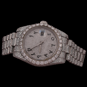 Reloj de pulsera para hombre de la colección clásica de marca, con números arábigos, totalmente cubierto de moissanita, estilo hip hop, bisel redondo y fecha automática, el más vendido. - Product Image 1