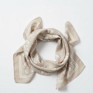 Écharpe bandana en coton mélangé doux, design minimaliste uni pour des accents de mode subtils et une utilisation quotidienne pratique - Product Image 6