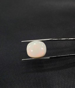 Opale de feu blanche naturelle australienne, taille ovale, 10,97 carats, avec effet de changement de couleur pour la fabrication de bijoux - Product Image 2