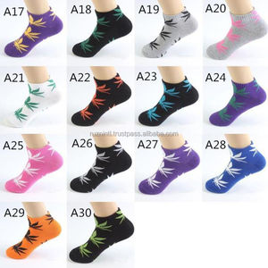 Chaussettes en coton décontractées avec tissu élastique durable, doux et respirant, et ajustement confortable, adaptées à une utilisation quotidienne en toutes saisons - Product Image 3