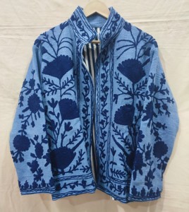 Chaqueta de punto azul con bordado floral, cuello alto, manga larga, hecha a mano, de lana, para mujer, de longitud regular, para invierno. - Product Image 1