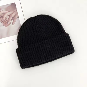 Venta al por mayor de fábrica: Gorros de punto sin costuras para hombre y mujer, ideales para el invierno, cálidos y resistentes al frío. - Product Image 1