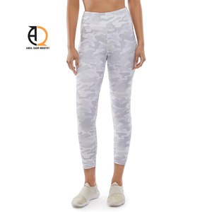 Leggings de sport pour femmes à compression, taille haute, effet push-up fessier, contrôle du ventre, avec poches latérales, pour la gym, l'athlétisme et le yoga - Product Image 1
