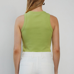 Camiseta sin mangas de punto acanalado transpirable para mujer, estilo casual, de algodón, longitud regular, ideal para verano. - Product Image 3