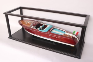 Vitrina para Riva Aquarama de 90 cm con marco de madera y plexiglás, protección duradera para el modelo durante la exhibición. - Product Image 4