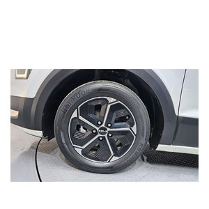 Kia Niro Prestige 2023, 52 910 km, Volant à Gauche, Sièges en Cuir, Caméra Arrière - Product Image 5