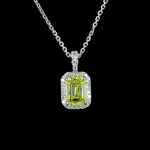 Collier pendentif halo en diamant de laboratoire jaune fantaisie taille émeraude certifié IGI, or 10K 14K 18K, argent 925 935 plaqué rhodium - Product Image 2
