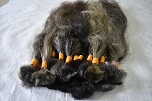 Extensions de cheveux naturels indiens Remy vierges gris 100% alignés sur les cuticules, ondulés naturels, en vrac, à tirage simple - Product Image 2
