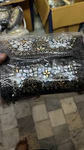Bolso de Mano Clásico Tipo Clutch con Incrustaciones de Madreperla y Cadena Desmontable - Product Image 3