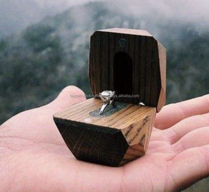 Caja de madera de lujo personalizada de nogal triangular con terciopelo para guardar pendientes pequeños, gemelos y anillos, de la India. - Product Image 4