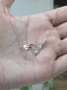 Colgante de Diamante Cultivado en Laboratorio con Certificación IGI de 0.45 Ct, Diseño de Abanico Abierto en Oro, Joyería Moderna para Boda para Mujer - Product Image 2