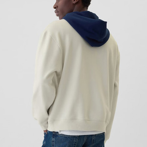 Sweat-shirt à capuche crème pour homme avec logo orange sur la poche avant, style décontracté pour l'automne, 100% coton French Terry, coupe classique, en vente - Product Image 2