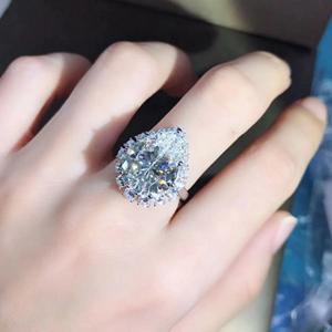Anillo de Diamante Cultivado en Laboratorio con Corte Pera de 4.30 Quilates, Oro Blanco de 14K, Joyería Clásica para Compromiso y Boda, Original - Product Image 1