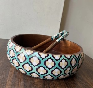 Tazón de madera hecho a mano con patrón geométrico color verde azulado, estilo bohemio, para servir comida, con diseño a juego, estilo rústico. - Product Image 1