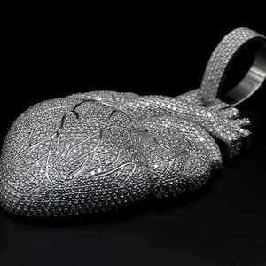 Pendentif Cœur Anatomique Luxe Premium Moissanite Style Hip Hop Argenté - Product Image 2