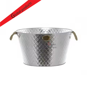 Cubeta redonda de metal con acabado plateado y asas, enfriador de vino ecológico para hoteles, restaurantes y bares. - Product Image 1